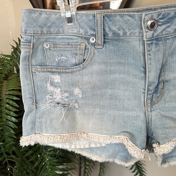 American Eagle Outfitters Shortie Jean Shorts Stretch Faded Blue Distressed - Picture 3 of 15